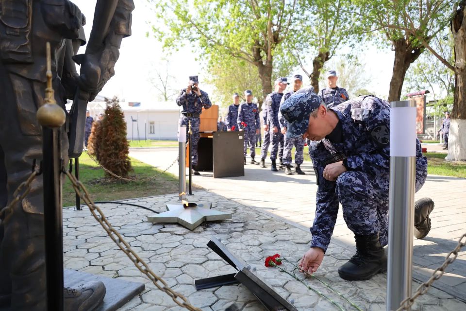 В Казанском полку Росгвардии заложили капсулу времени с посланием потомкам В Казанском полку Росгвардии заложили капсулу времени с посланием потомкам
