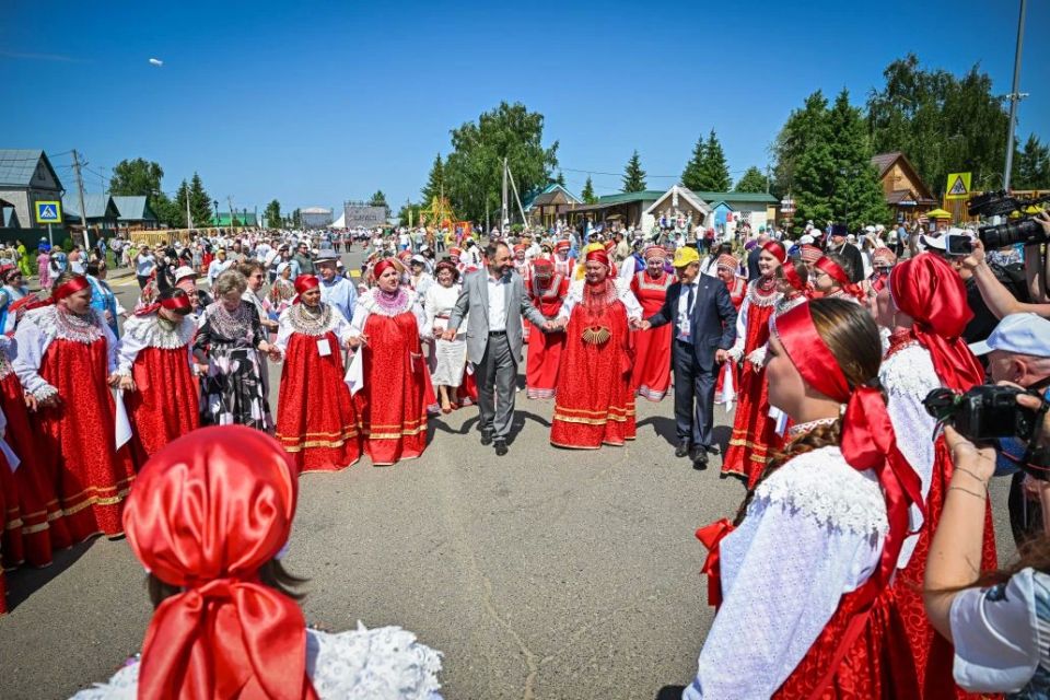 Республиканским праздником русской народной культуры «Каравон» стартовали республиканские праздники традиционной культуры народов, проживающих в Республике Татарстан Республиканским праздником русской народной культуры «Каравон» стартовали республиканские праздники традиционной культуры народов, проживающих в Республике Татарстан