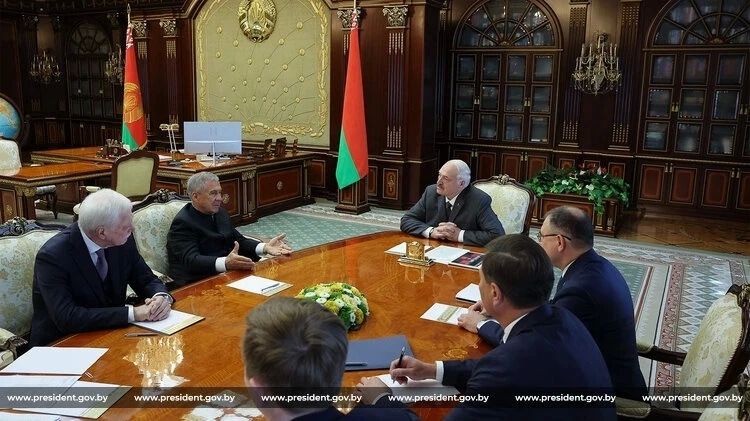 Рустам Минниханов встретился с Президентом Беларуси Александром Лукашенко Рустам Минниханов встретился с Президентом Беларуси Александром Лукашенко