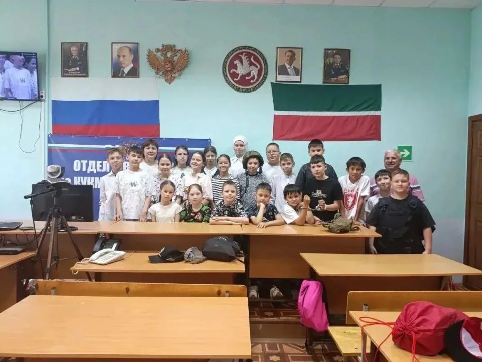 Школьники Кукморского района побывали на экскурсии в отделе полиции Школьники Кукморского района побывали на экскурсии в отделе полиции
