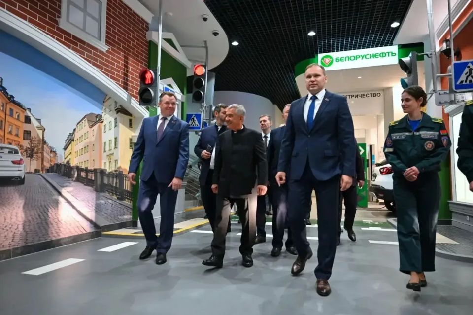 Рустам Минниханов продолжает рабочий визит в Беларусь Рустам Минниханов продолжает рабочий визит в Беларусь