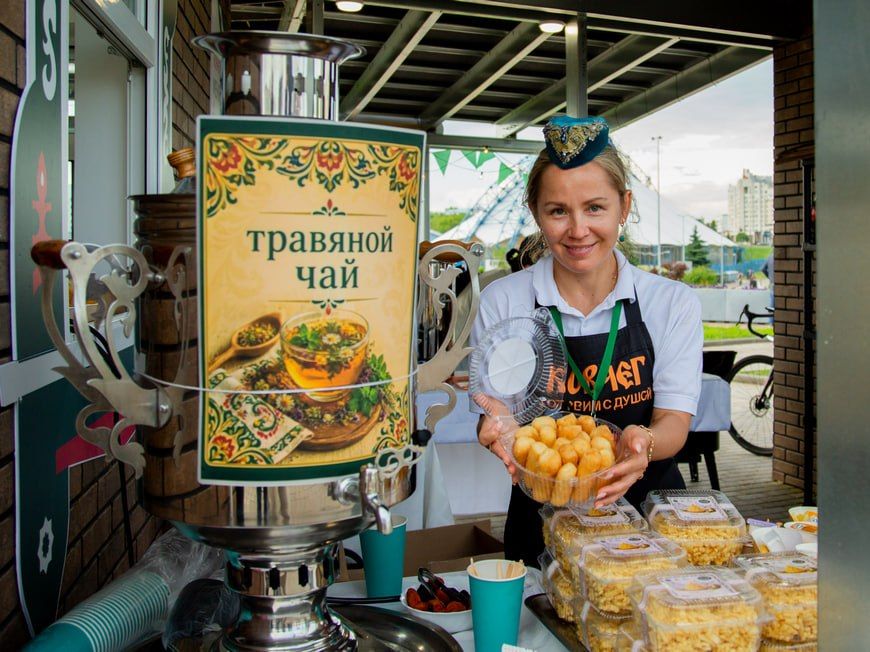 Рустам Минниханов, Ильсур Метшин и глава Минска открыли фестиваль «Вкусная Казань»
