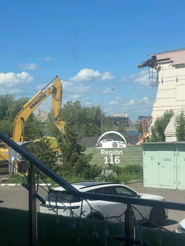 В Казани при сносе здания фитнес-клуба пострадала женщина