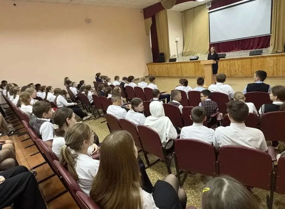 Безопасное лето! Полицейские напоминают школьникам о правилах безопасности во время летних каникул Безопасное лето! Полицейские напоминают школьникам о правилах безопасности во время летних каникул