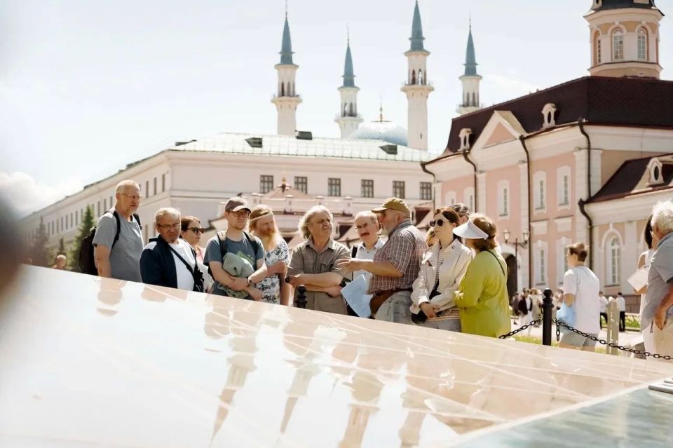 В музее-заповеднике «Казанский Кремль» стартовал художественный пленэр В музее-заповеднике «Казанский Кремль» стартовал художественный пленэр