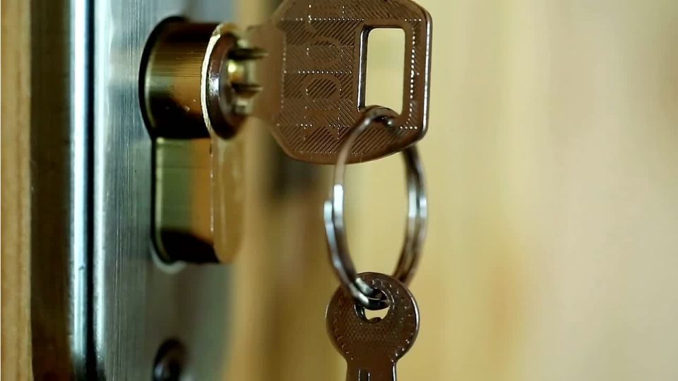 Прокуратура помогла сироте получить жилье