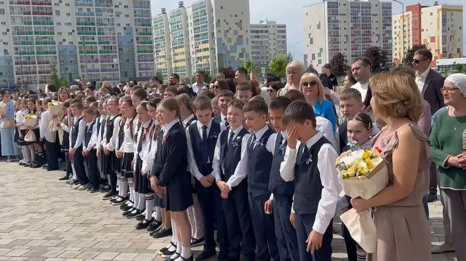 Последние звонки сегодня прозвучали и для четвероклассников