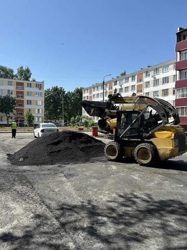 Во дворе дома по адресу Тукая, 5А продолжаются активные работы по программе «Наш двор»