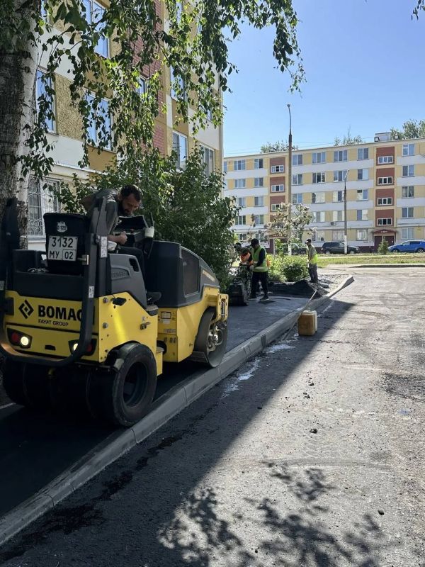 Во дворе дома по адресу Тукая, 5А продолжаются активные работы по программе «Наш двор» Во дворе дома по адресу Тукая, 5А продолжаются активные работы по программе «Наш двор»