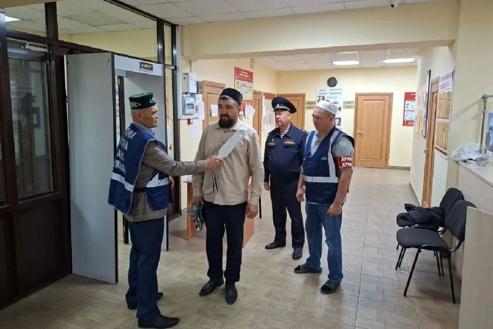 Военнослужащие и сотрудники Приволжского ордена Жукова округа Росгвардии обеспечили безопасность празднования Курбан-байрама Военнослужащие и сотрудники Приволжского ордена Жукова округа Росгвардии обеспечили безопасность празднования Курбан-байрама