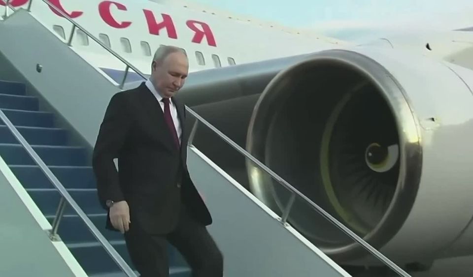 Владимир Путин прилетел в Казахстан