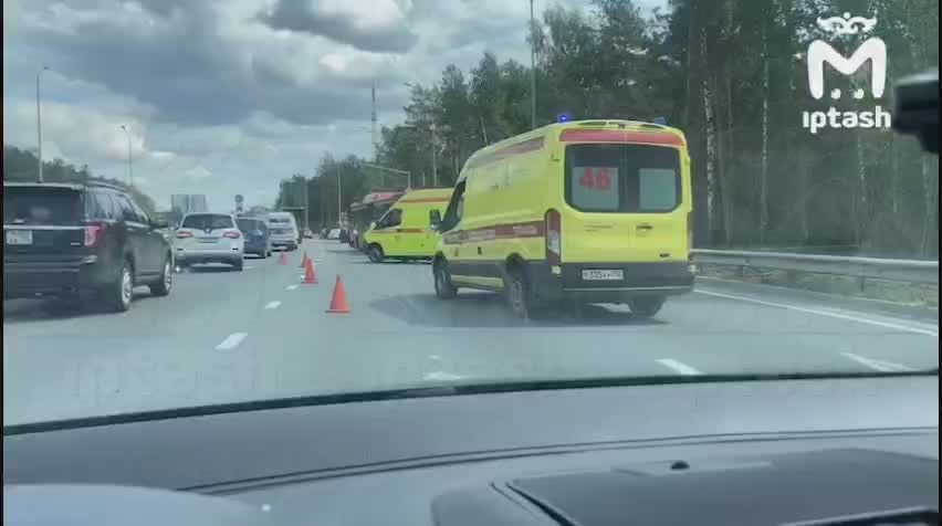 Кондуктор одного из краснобусов сломал ногу, несколько пассажиров ударились головой
