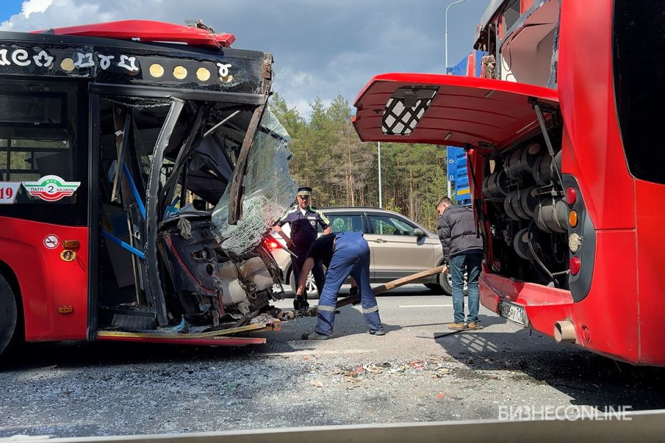 Серьезное ДТП с двумя автобусами на Горьковском шоссе случилось сегодня в обед Серьезное ДТП с двумя автобусами на Горьковском шоссе случилось сегодня в обед