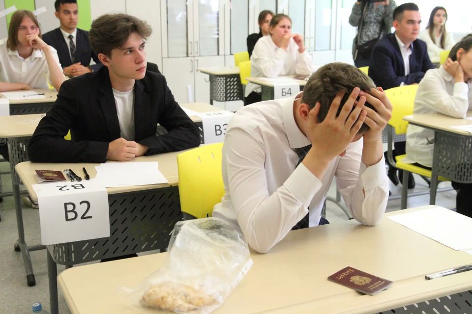 «Что однозначно нужно сделать накануне экзамена – это хорошо покушать и выспаться»: советы врача выпускникам и их родителям