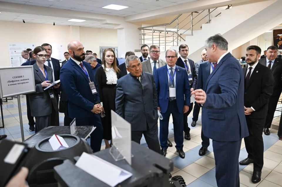 В Казани прошла стратегическая сессия Минобрнауки России и Госкорпорации «Ростех» В Казани прошла стратегическая сессия Минобрнауки России и Госкорпорации «Ростех»