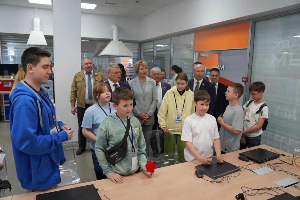 Алексей Созинов: «Опыт Набережных Челнов по привлечению специалистов ценен не только для Татарстана, но и для всей страны» Алексей Созинов: «Опыт Набережных Челнов по привлечению специалистов ценен не только для Татарстана, но и для всей страны»