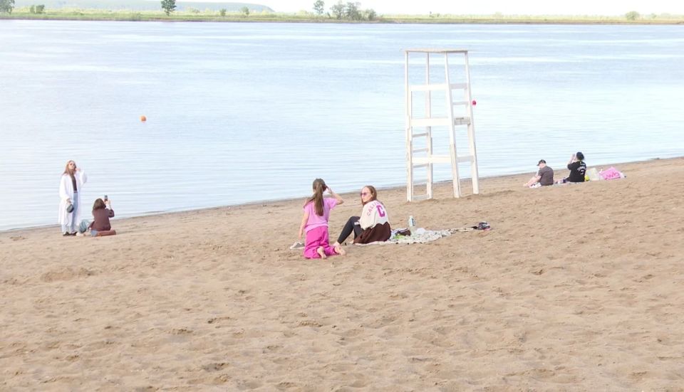 В Нижнекамске 1 июня начал свою работу городской пляж В Нижнекамске 1 июня начал свою работу городской пляж