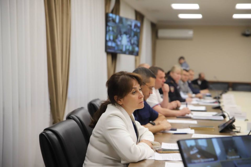«За истекший период 2026 года на дорогах с участием несовершеннолетних зарегистрировано 117 ДТП: 3 ребенка погибли, 124 получили ранения», — такую статистику сегодня озвучили на межведомственном совещании с участием всех... «За истекший период 2026 года на дорогах с участием несовершеннолетних зарегистрировано 117 ДТП: 3 ребенка погибли, 124 получили ранения», — такую статистику сегодня озвучили на межведомственном совещании с участием всех...