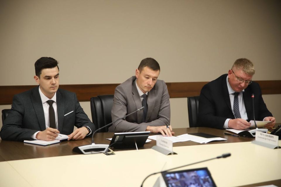 «За истекший период 2026 года на дорогах с участием несовершеннолетних зарегистрировано 117 ДТП: 3 ребенка погибли, 124 получили ранения», — такую статистику сегодня озвучили на межведомственном совещании с участием всех... «За истекший период 2026 года на дорогах с участием несовершеннолетних зарегистрировано 117 ДТП: 3 ребенка погибли, 124 получили ранения», — такую статистику сегодня озвучили на межведомственном совещании с участием всех...