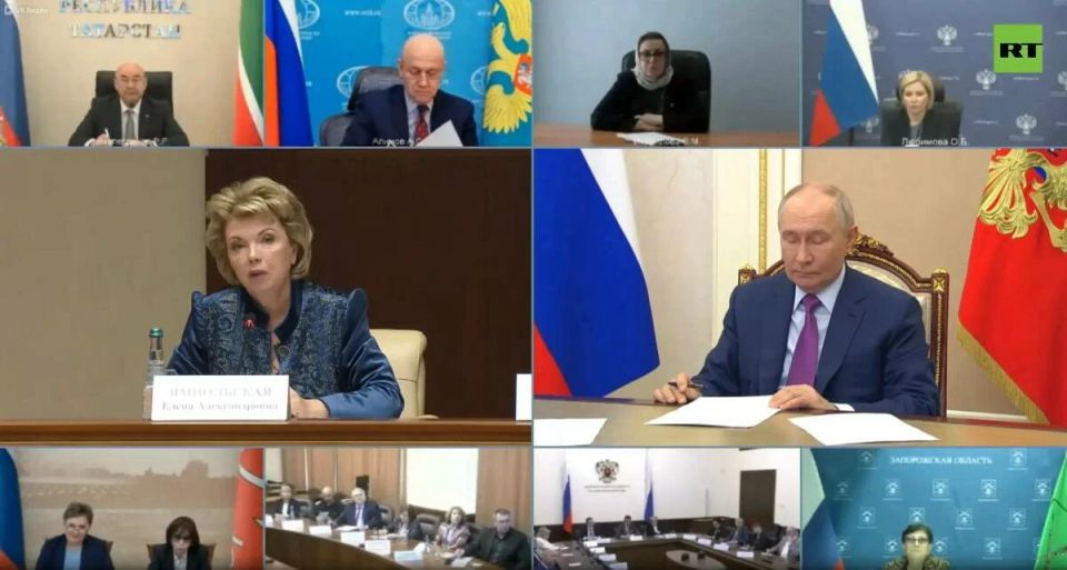Владимир Путин предложил открыть факультеты русского языка в вузах и тематические смены в лагерях