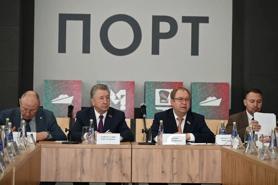 Андрей Егоров: «Общественные пространства – это не только инфраструктура, но и среда для взаимодействия людей, поэтому их благоустройство имеет высокую социальную значимость» Андрей Егоров: «Общественные пространства – это не только инфраструктура, но и среда для взаимодействия людей, поэтому их благоустройство имеет высокую социальную значимость»