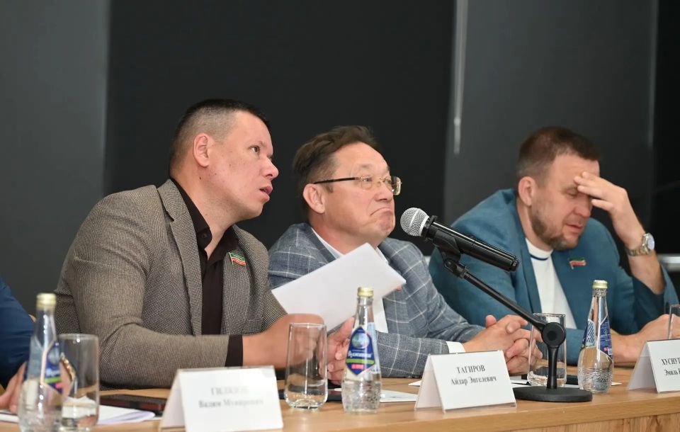 Андрей Егоров: «Общественные пространства – это не только инфраструктура, но и среда для взаимодействия людей, поэтому их благоустройство имеет высокую социальную значимость» Андрей Егоров: «Общественные пространства – это не только инфраструктура, но и среда для взаимодействия людей, поэтому их благоустройство имеет высокую социальную значимость»