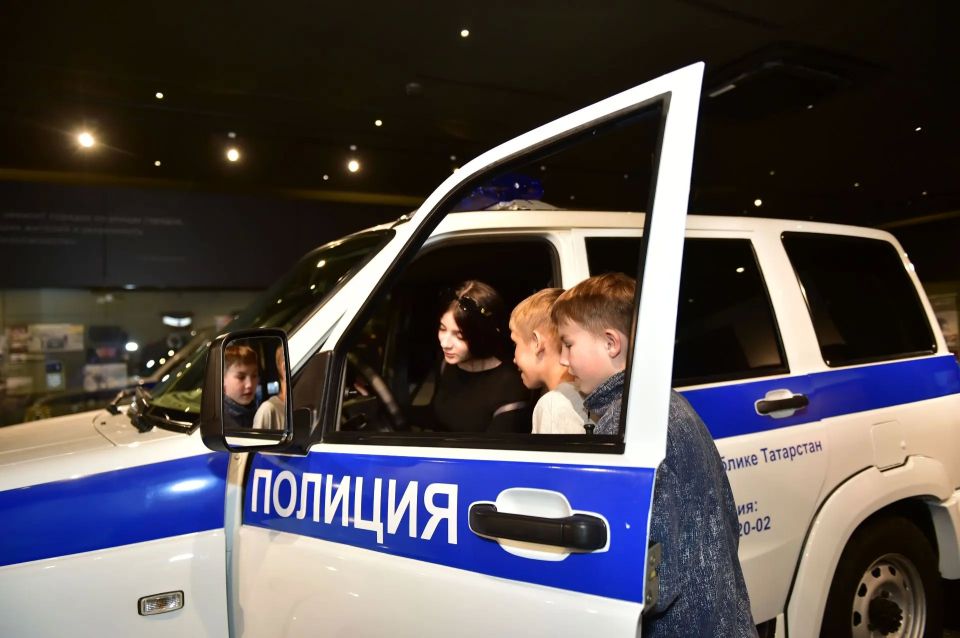 В Международный день защиты детей полицейские МВД Татарстана организовали для воспитанников подшефного детского дома увлекательную экскурсию В Международный день защиты детей полицейские МВД Татарстана организовали для воспитанников подшефного детского дома увлекательную экскурсию