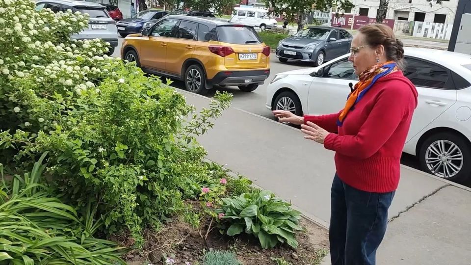 Нижнекамске настоящий цветник вырастили жители дома №26 на улице Менделеева