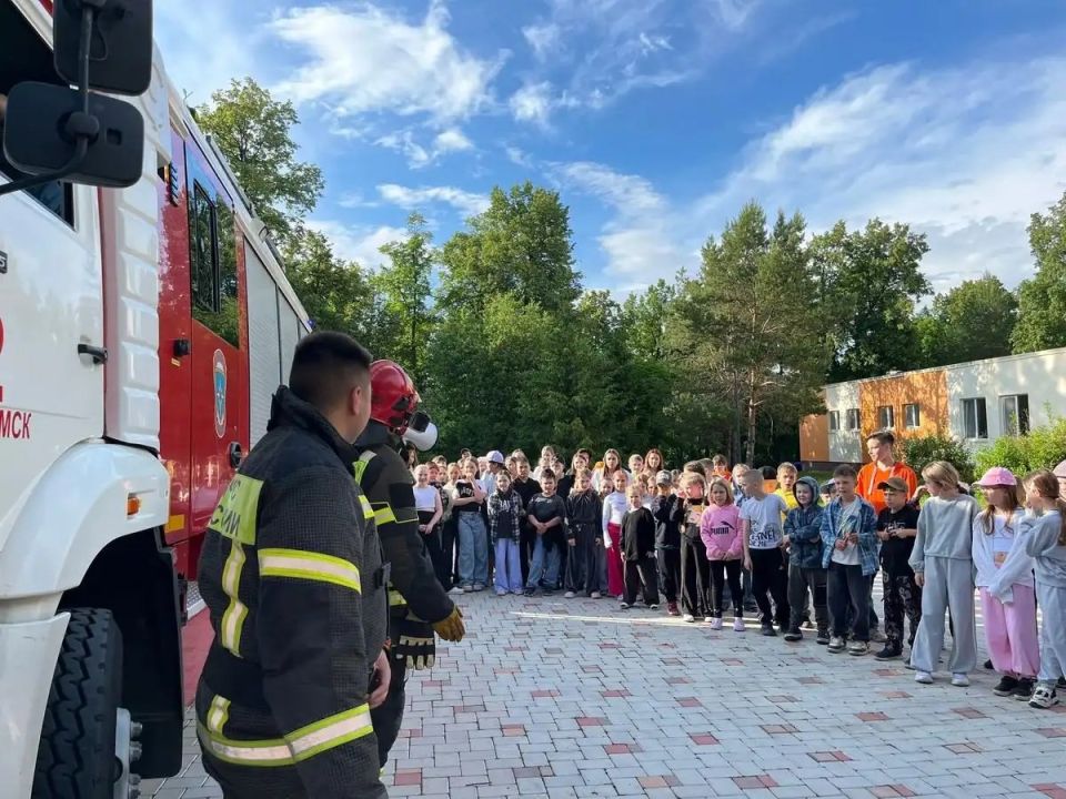 В лагере «Камский Артек» прошла встреча с сотрудниками пожарной части В лагере «Камский Артек» прошла встреча с сотрудниками пожарной части