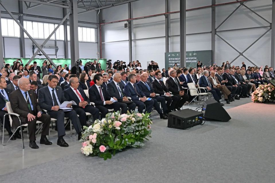 Раис Татарстана посетил Зеленодольский район с рабочим визитом Раис Татарстана посетил Зеленодольский район с рабочим визитом