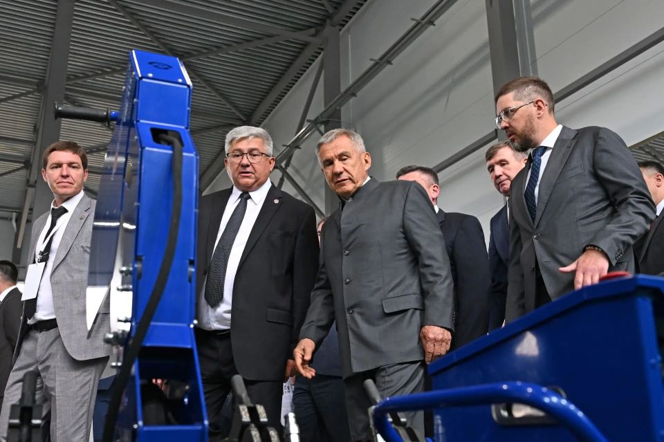 Раис Татарстана посетил Зеленодольский район с рабочим визитом Раис Татарстана посетил Зеленодольский район с рабочим визитом