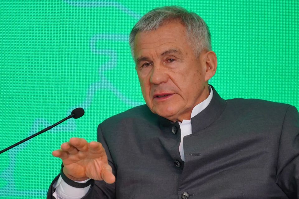Рустам Минниханов предложил заранее выделять землю для промплощадок в пригородах