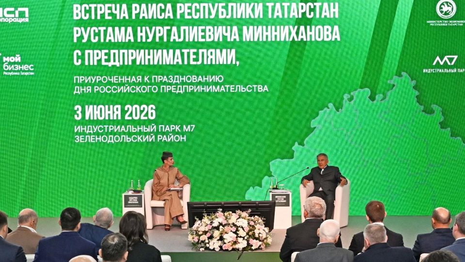 Раис Татарстана посетил Зеленодольский район с рабочим визитом Раис Татарстана посетил Зеленодольский район с рабочим визитом