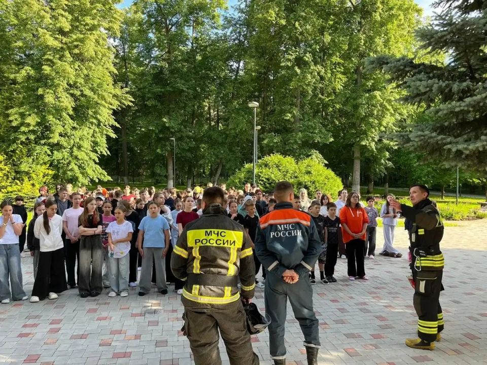 В лагере «Камский Артек» прошла встреча с сотрудниками пожарной части В лагере «Камский Артек» прошла встреча с сотрудниками пожарной части