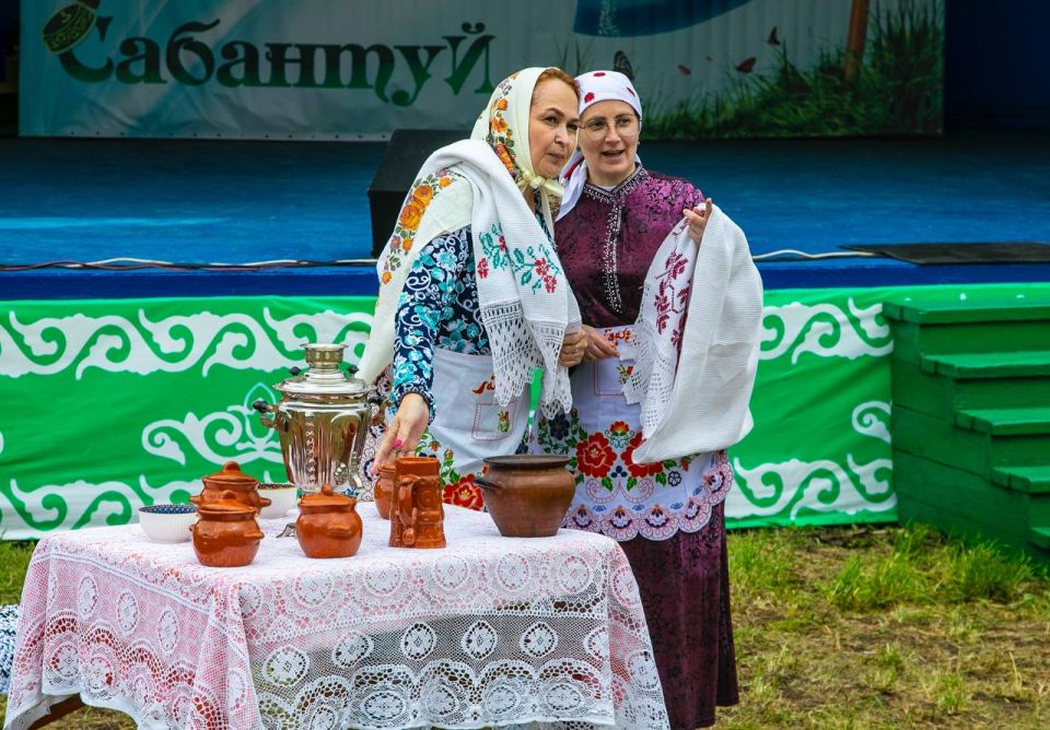 На майдане в Камских Полянах прошёл традиционный национальный праздник Сабантуй На майдане в Камских Полянах прошёл традиционный национальный праздник Сабантуй