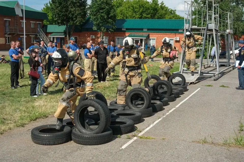Команда 93-й пожарной части Нижнекамска заняла второе место на первенстве звеньев газодымозащитной службы в Альметьевске