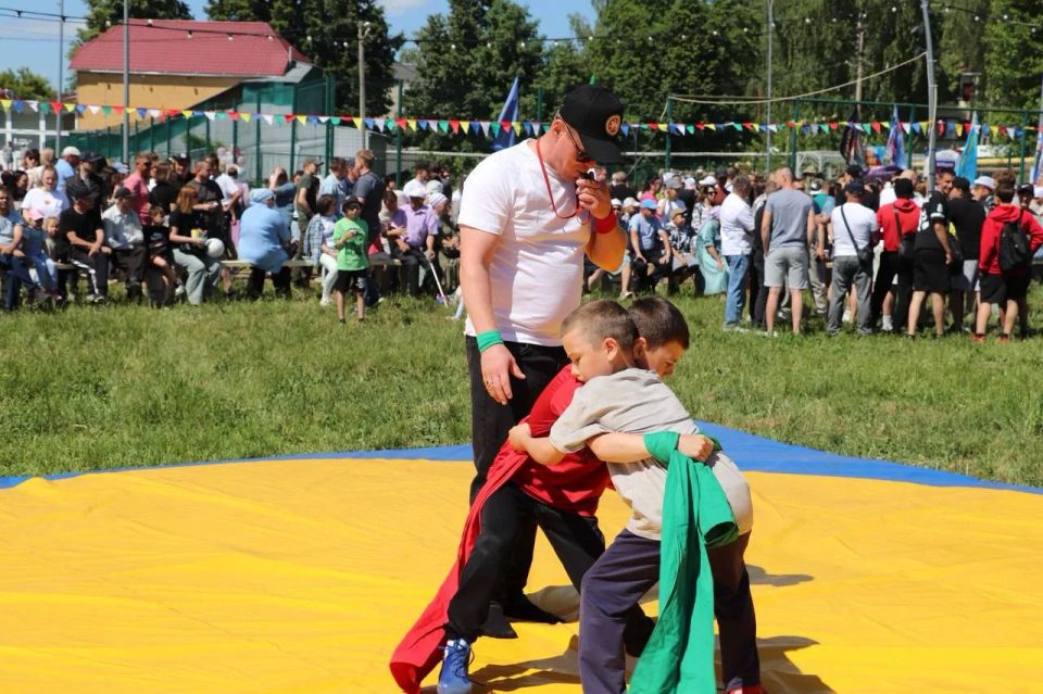 В эти выходные Сабантуй объединил тысячи татарстанцев В эти выходные Сабантуй объединил тысячи татарстанцев