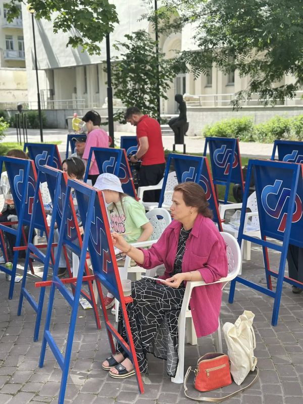 В Казани стартовал летний проект «Рисуй, Казань!» В Казани стартовал летний проект «Рисуй, Казань!»