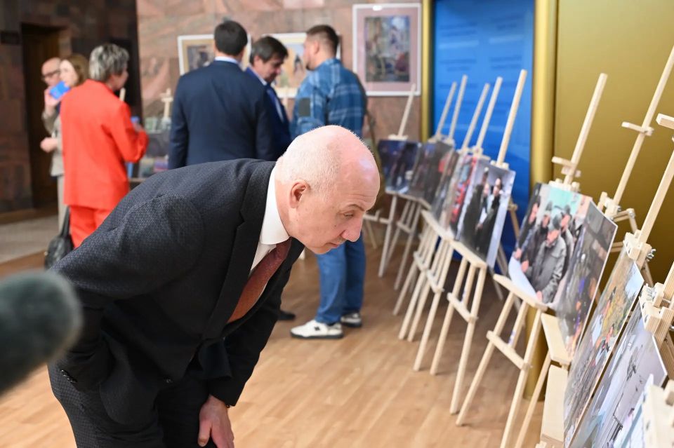 В Государственном Совете открылась выставка фотографий «Тыл и фронт – общая победа» В Государственном Совете открылась выставка фотографий «Тыл и фронт – общая победа»