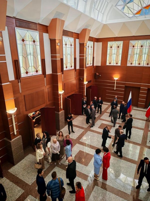 Депутаты Госсовета РТ провели благотворительную акцию «Подари подписку» Перед заседанием парламента они оформили подписку на газеты и журналы для домов престарелых, детских домов и инвалидов Депутаты Госсовета РТ провели благотворительную акцию «Подари подписку» Перед заседанием парламента они оформили подписку на газеты и журналы для домов престарелых, детских домов и инвалидов