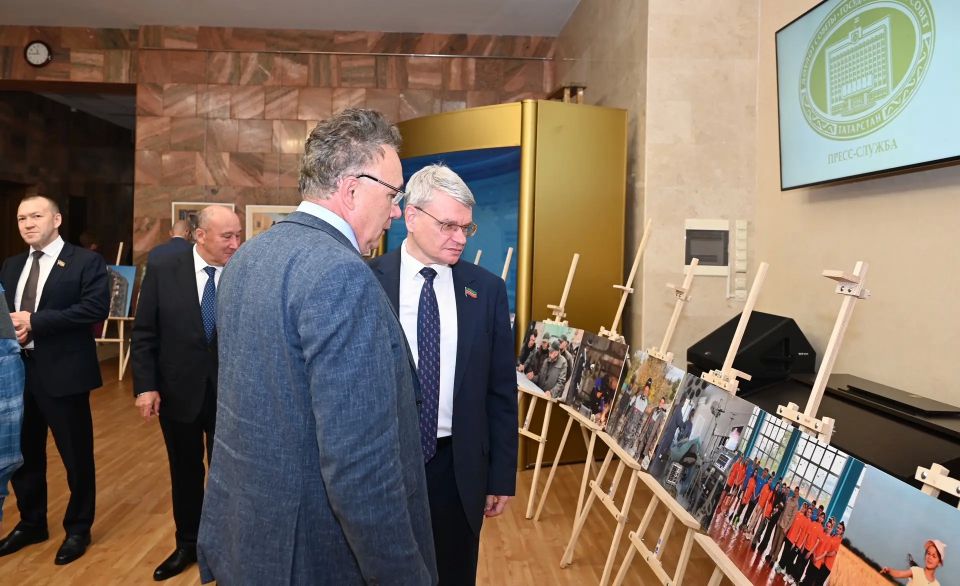В Государственном Совете открылась выставка фотографий «Тыл и фронт – общая победа» В Государственном Совете открылась выставка фотографий «Тыл и фронт – общая победа»