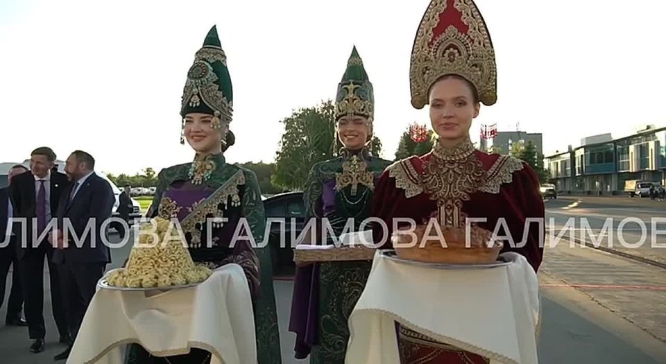 Сергей Лавров прилетел в Казань