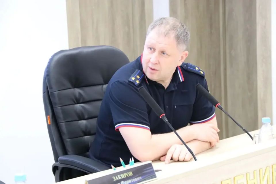 Герои среди нас: командир «Алёши» Расим Баксиков встретился с судебными приставами Герои среди нас: командир «Алёши» Расим Баксиков встретился с судебными приставами