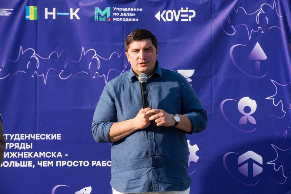 В Нижнекамске состоялась торжественная линейка, посвящённая открытию третьего трудового семестра студенческих отрядов В Нижнекамске состоялась торжественная линейка, посвящённая открытию третьего трудового семестра студенческих отрядов