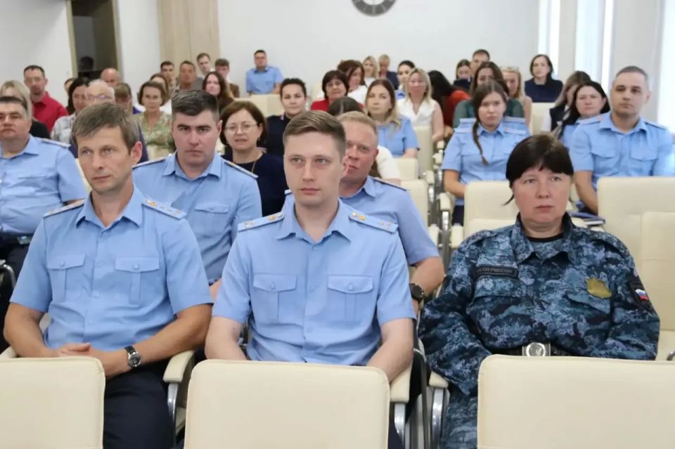 Герои среди нас: командир «Алёши» Расим Баксиков встретился с судебными приставами Герои среди нас: командир «Алёши» Расим Баксиков встретился с судебными приставами
