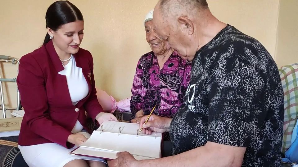65 лет вместе в любви, дружбе и уважении друг к другу 65 лет вместе в любви, дружбе и уважении друг к другу