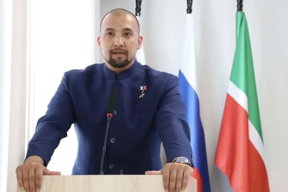 Герои среди нас: командир «Алёши» Расим Баксиков встретился с судебными приставами