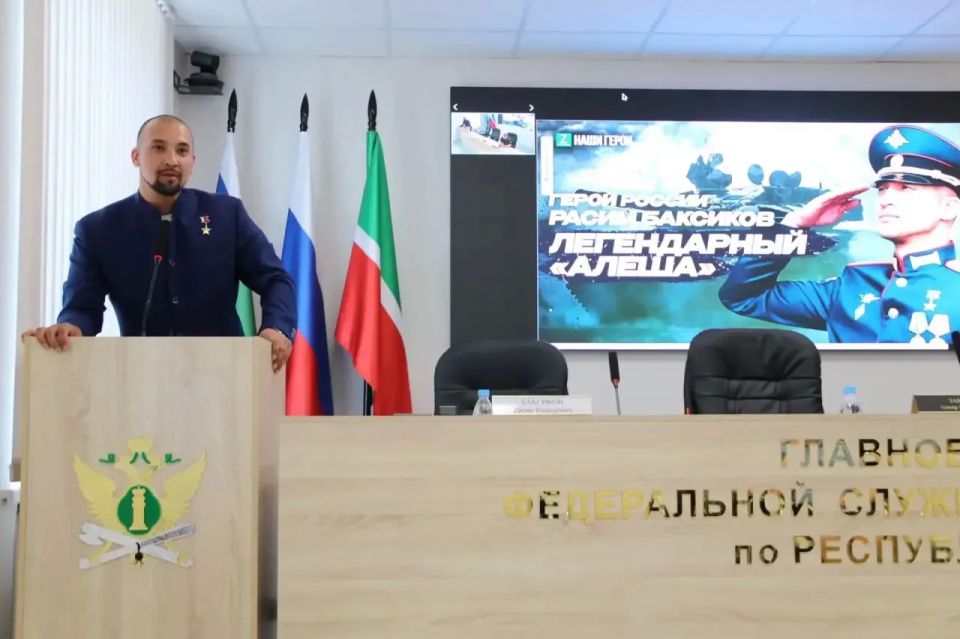 Герои среди нас: командир «Алёши» Расим Баксиков встретился с судебными приставами Герои среди нас: командир «Алёши» Расим Баксиков встретился с судебными приставами