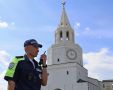 Камень веков и верность долгу — на фоне Казанского кремля запечатлён сотрудник полка ДПС Госавтоинспекции столицы