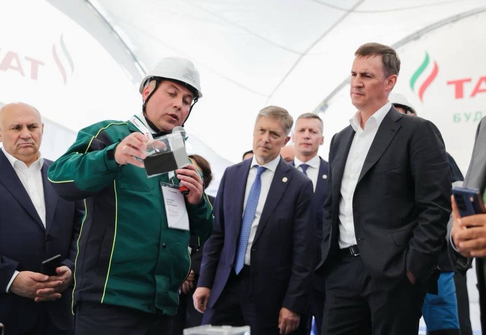 Дмитрию Патрушеву в Нижнекамске представили проект переработки шин, сообщил мэр города Радмир Беляев в своем телеграм-канале